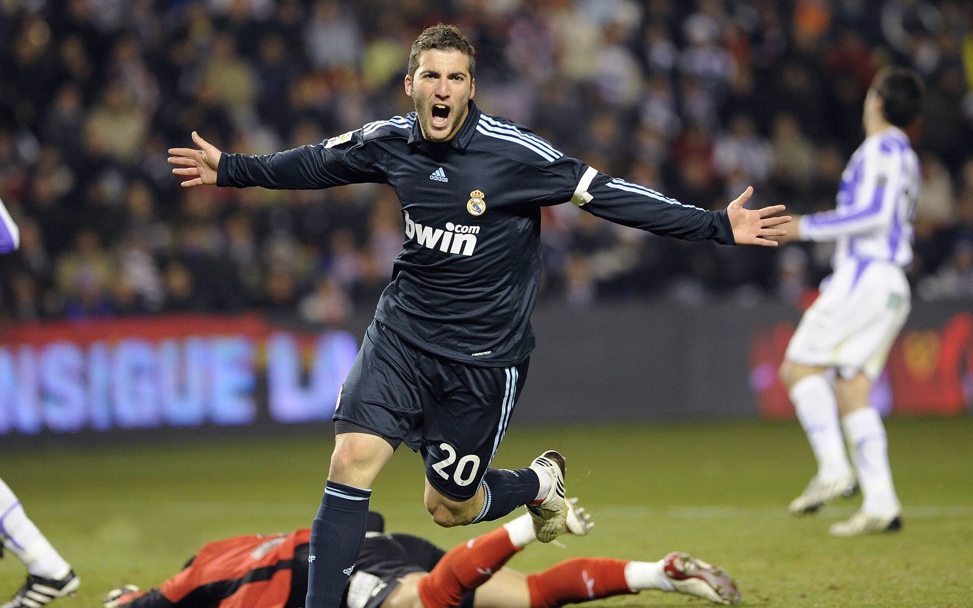 方硕:虽然人员来的不是很整齐,热身赛还是起了磨合的作用,方硕19+8全队5人得分上双 大王仅6分